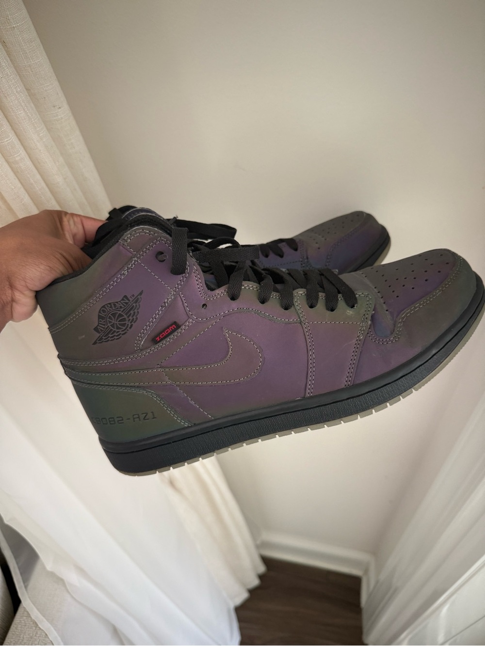 Jordan 1 Zoom fearless Mid-Top Sneakers in Iridescent Purple-Green